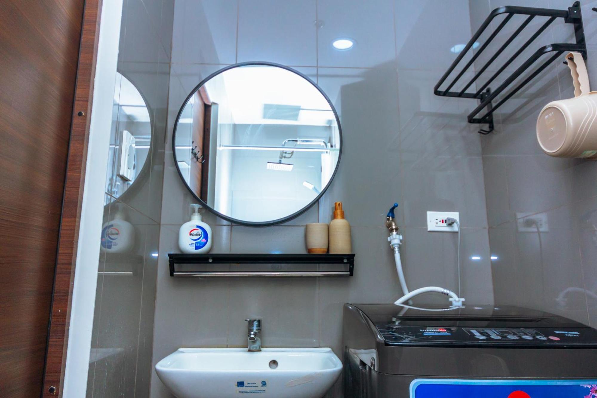 Apartment Chic Floating Penthouse Makati Gym Air Gym Swim Park 300mb *