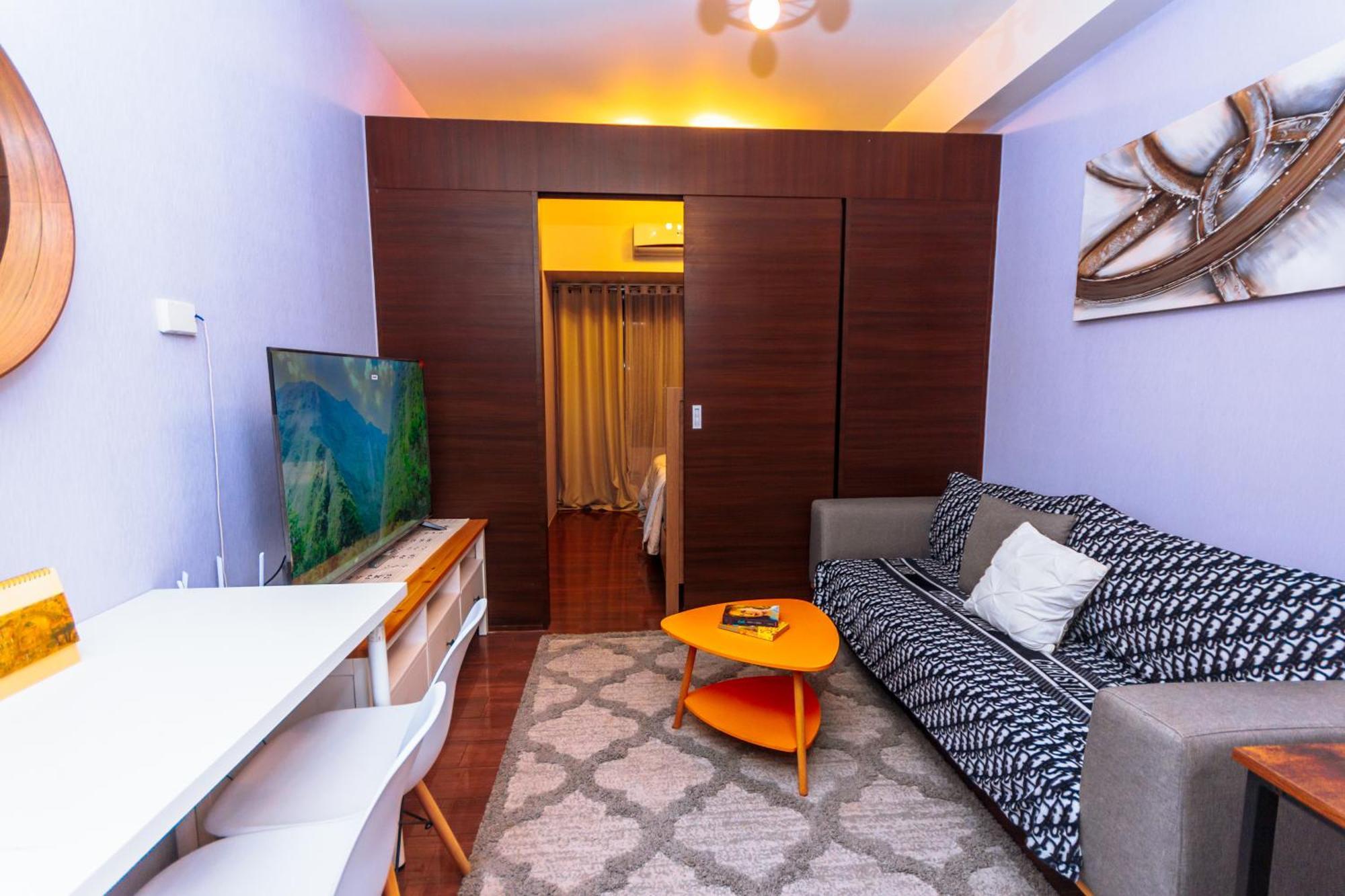 Chic Floating Penthouse Makati Gym Air Gym Swim Park 300mb Manila