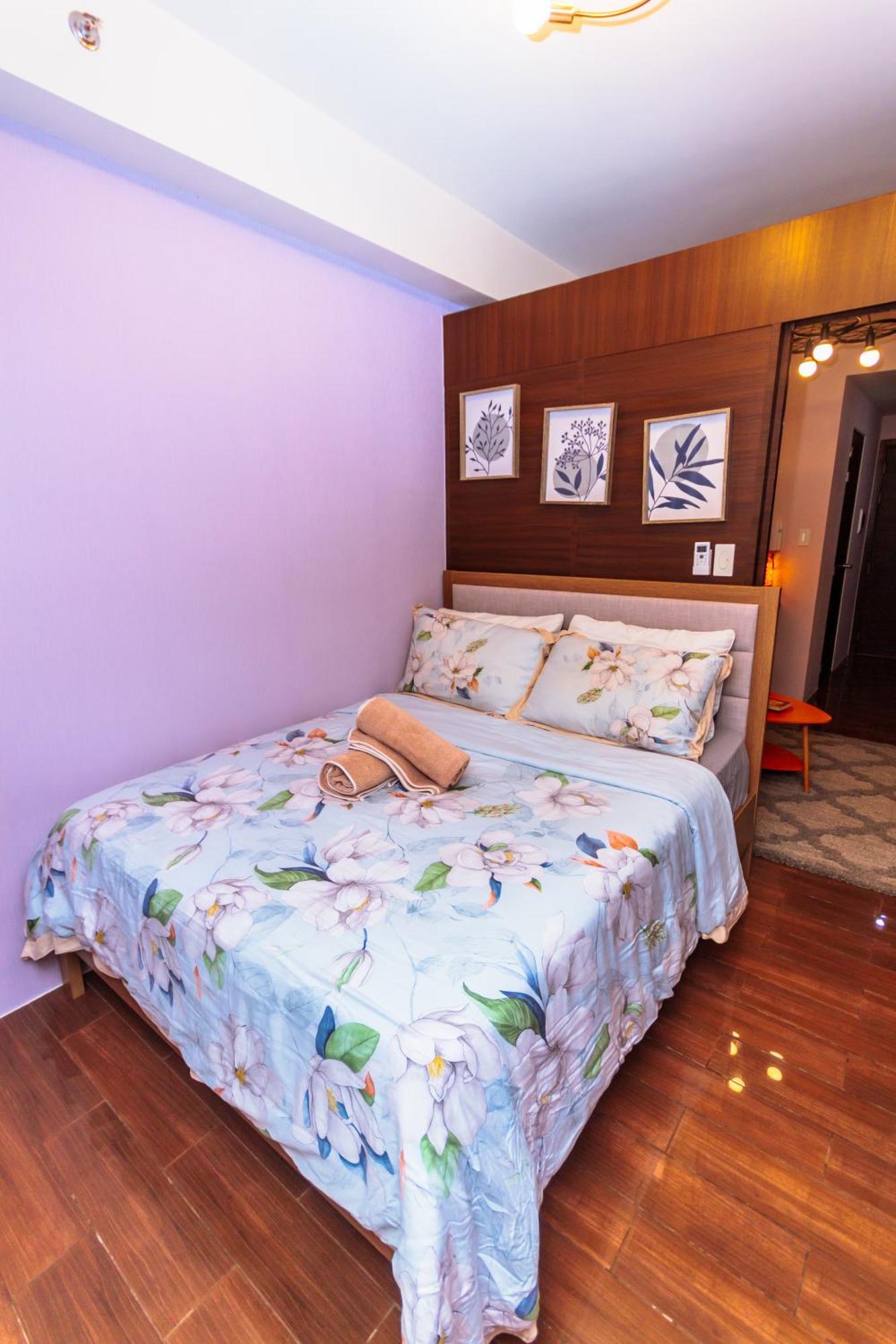 Chic Floating Penthouse Makati Gym Air Gym Swim Park 300mb