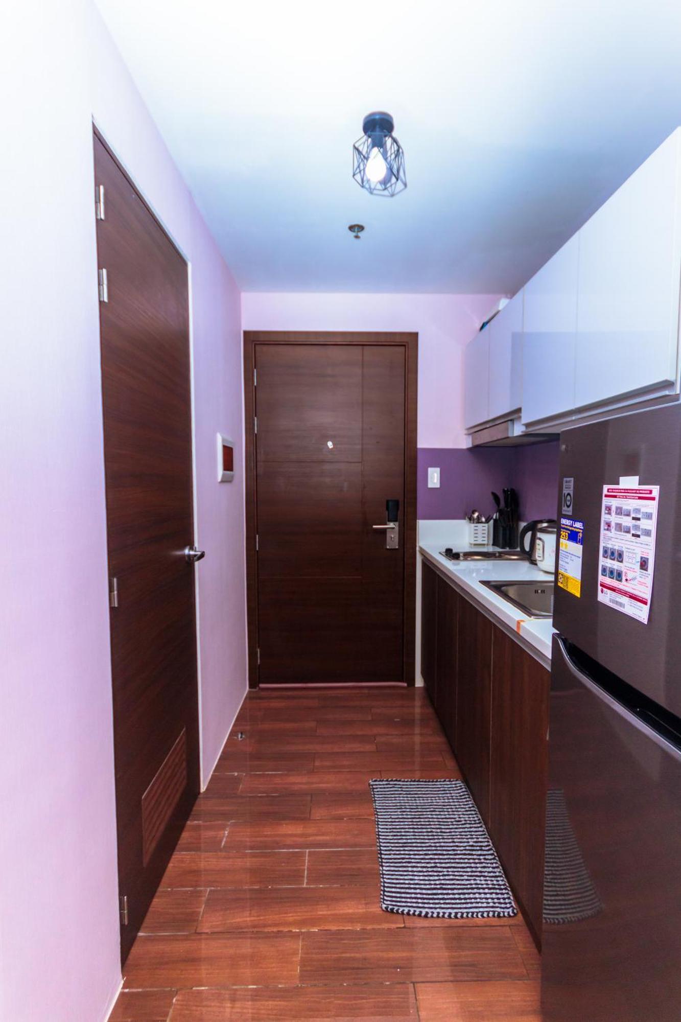 Chic Floating Penthouse Makati Gym Air Gym Swim Park 300mb Apartment