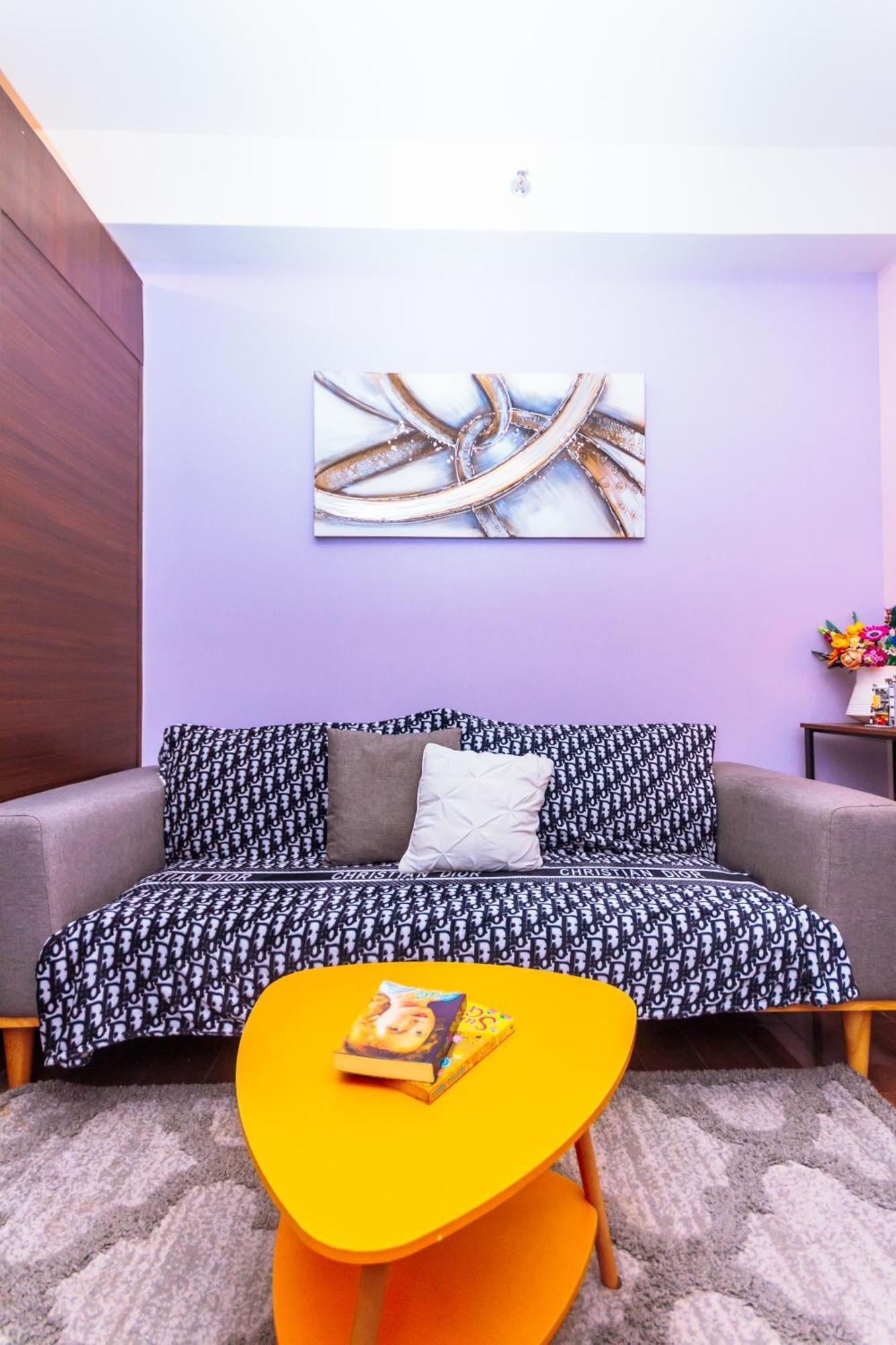 Chic Floating Penthouse Makati Gym Air Gym Swim Park 300mb *