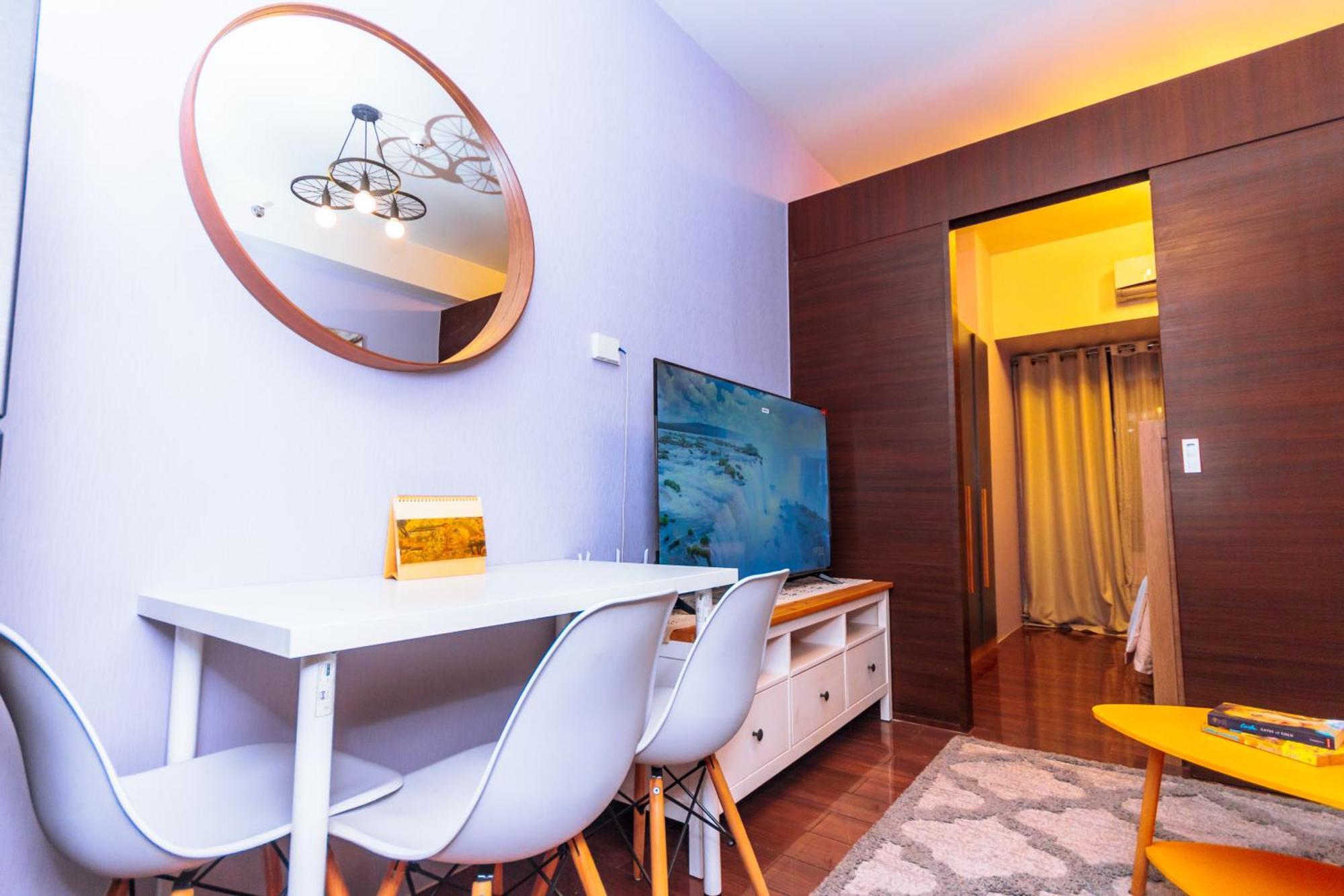 Chic Floating Penthouse Makati Gym Air Gym Swim Park 300mb Apartment Manila