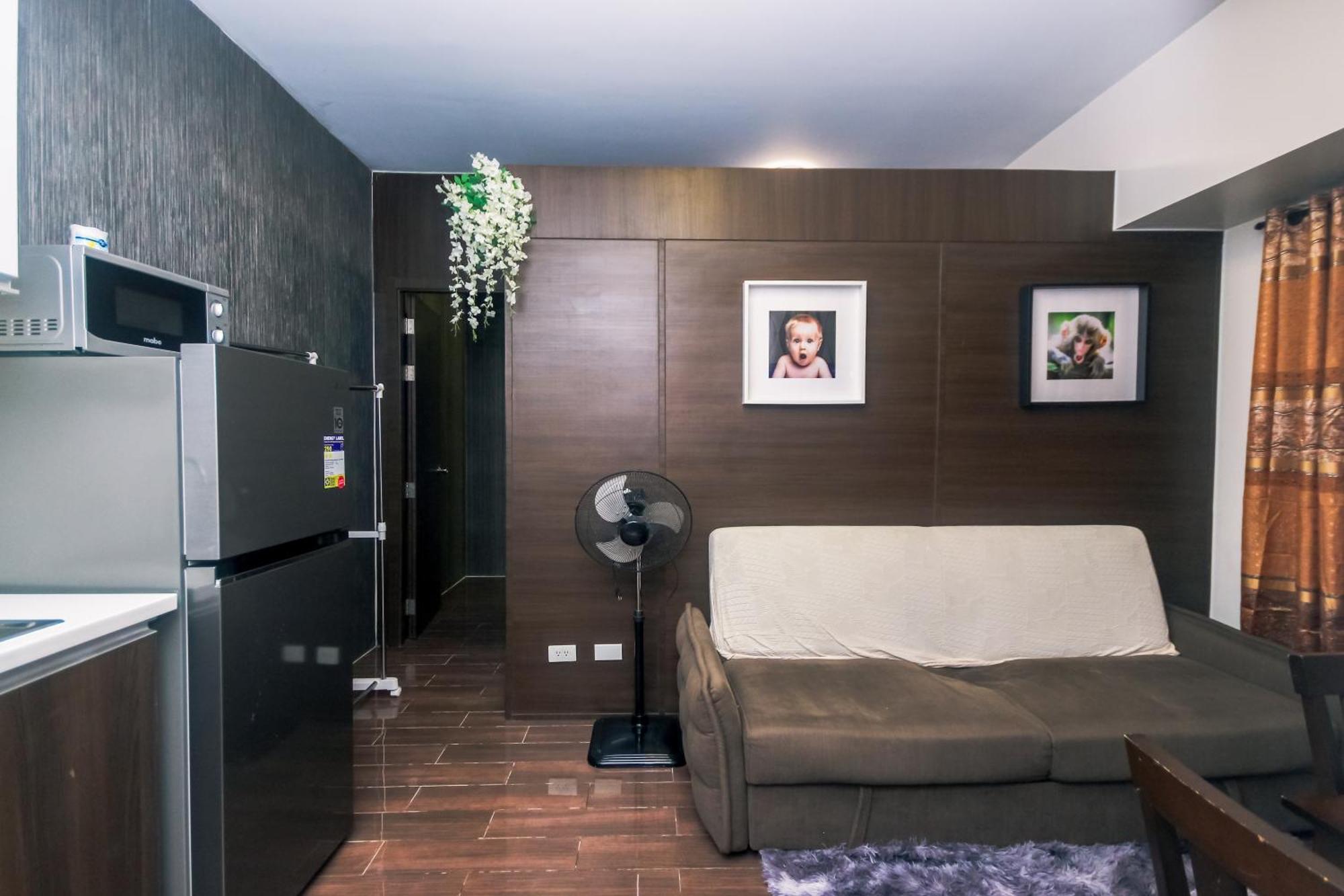 2 Bedroom Makati Urban Playground Air Gym Swim Park 1949 Apartment