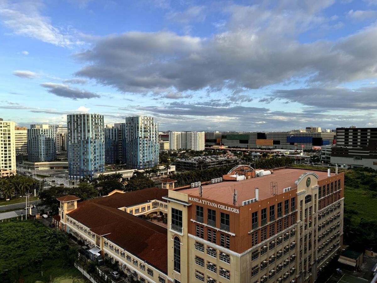 Lotus' Manila