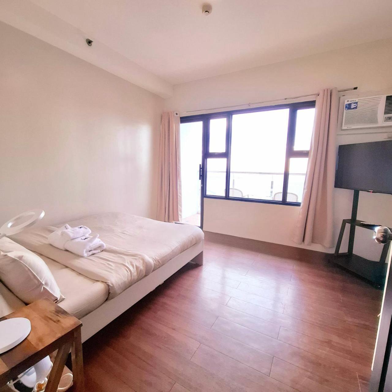 Breathtaking Bayviews - 1 Bedroom 1 Bathroom With Balcony Bayview Pool Netflix - Housekeeping Available - Apartment