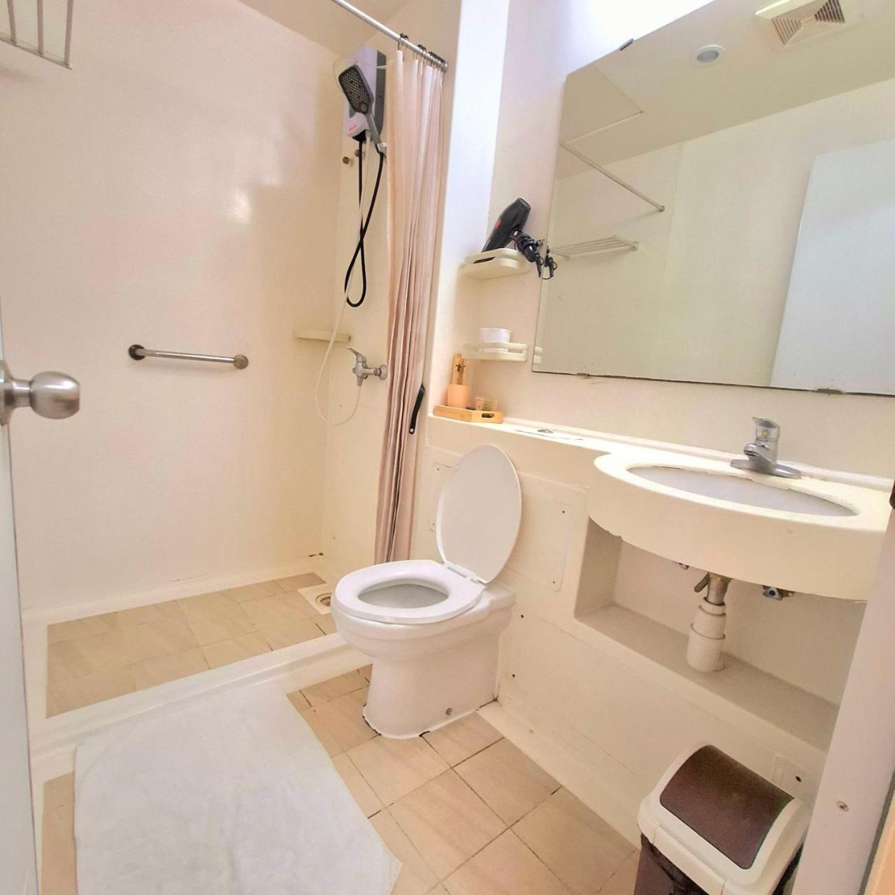 Breathtaking Bayviews - 1 Bedroom 1 Bathroom With Balcony Bayview Pool Netflix - Housekeeping Available - Apartment *
