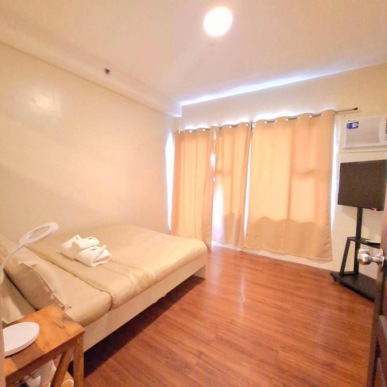 Breathtaking Bayviews - 1 Bedroom 1 Bathroom With Balcony Bayview Pool Netflix - Housekeeping Available -