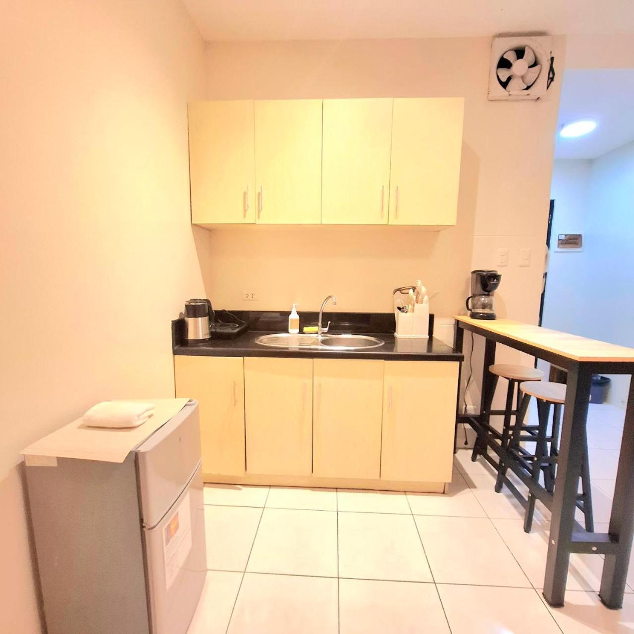 Apartment Breathtaking Bayviews - 1 Bedroom 1 Bathroom With Balcony Bayview Pool Netflix - Housekeeping Available - *