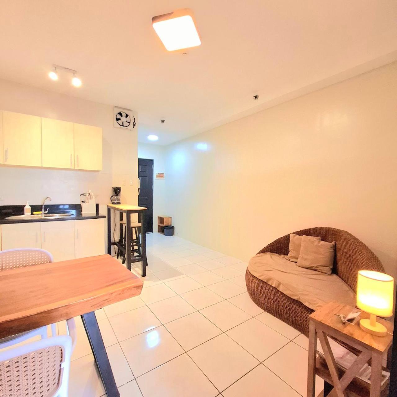 Apartment Breathtaking Bayviews - 1 Bedroom 1 Bathroom With Balcony Bayview Pool Netflix - Housekeeping Available -