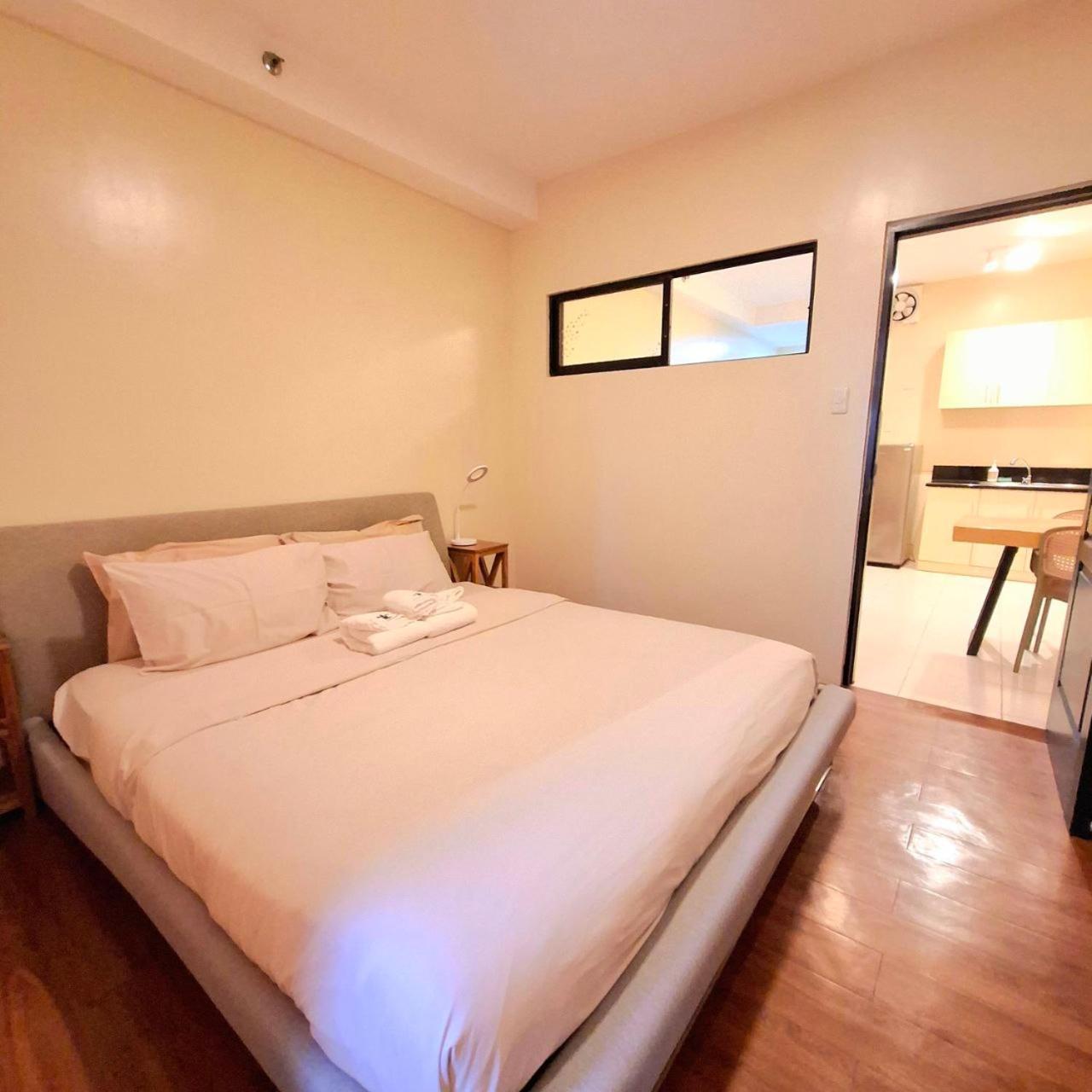 Apartment Breathtaking Bayviews - 1 Bedroom 1 Bathroom With Balcony Bayview Pool Netflix - Housekeeping Available -