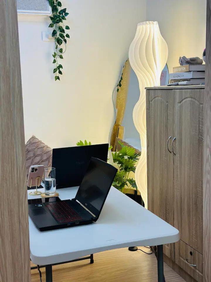 Apartment Cosy Staycation With Ps5 And 65 Inches Tv In Trees Qc *