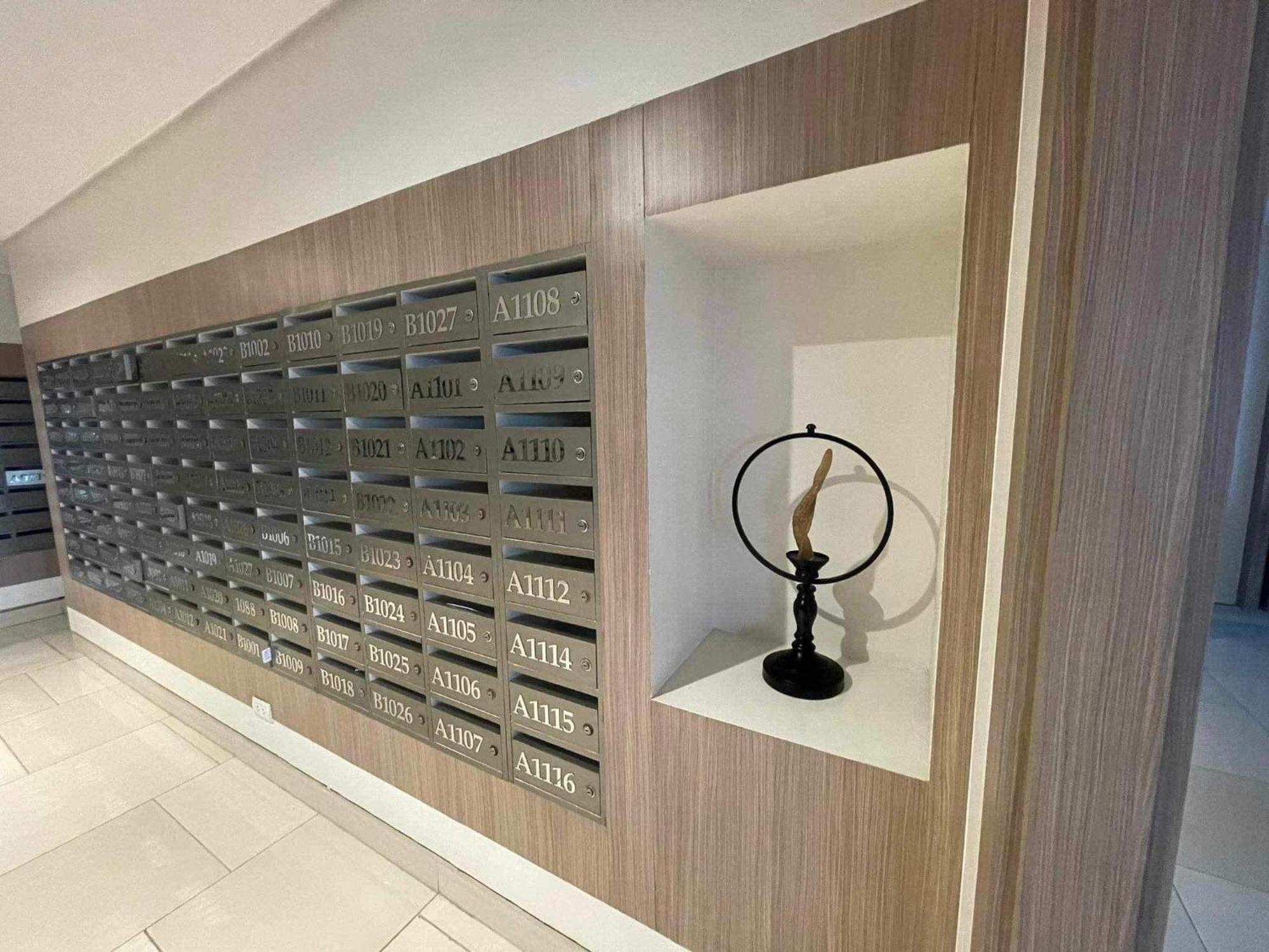 Field Residences Near Airport Apartment *