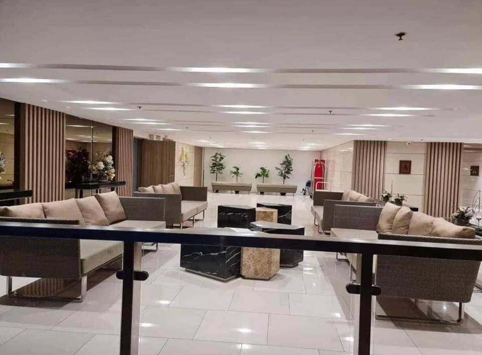Apartment Field Residences Near Airport *