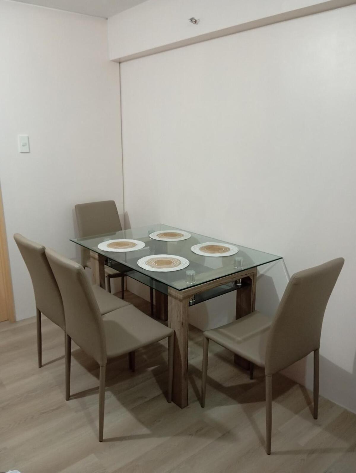 The Cozy Deca Apartment