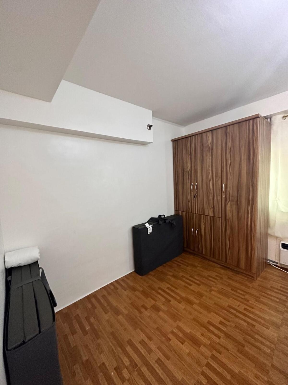 Apartment 2 Bedroom 2 Bath With Netflix And Karaoke Near Mrt Edsa *
