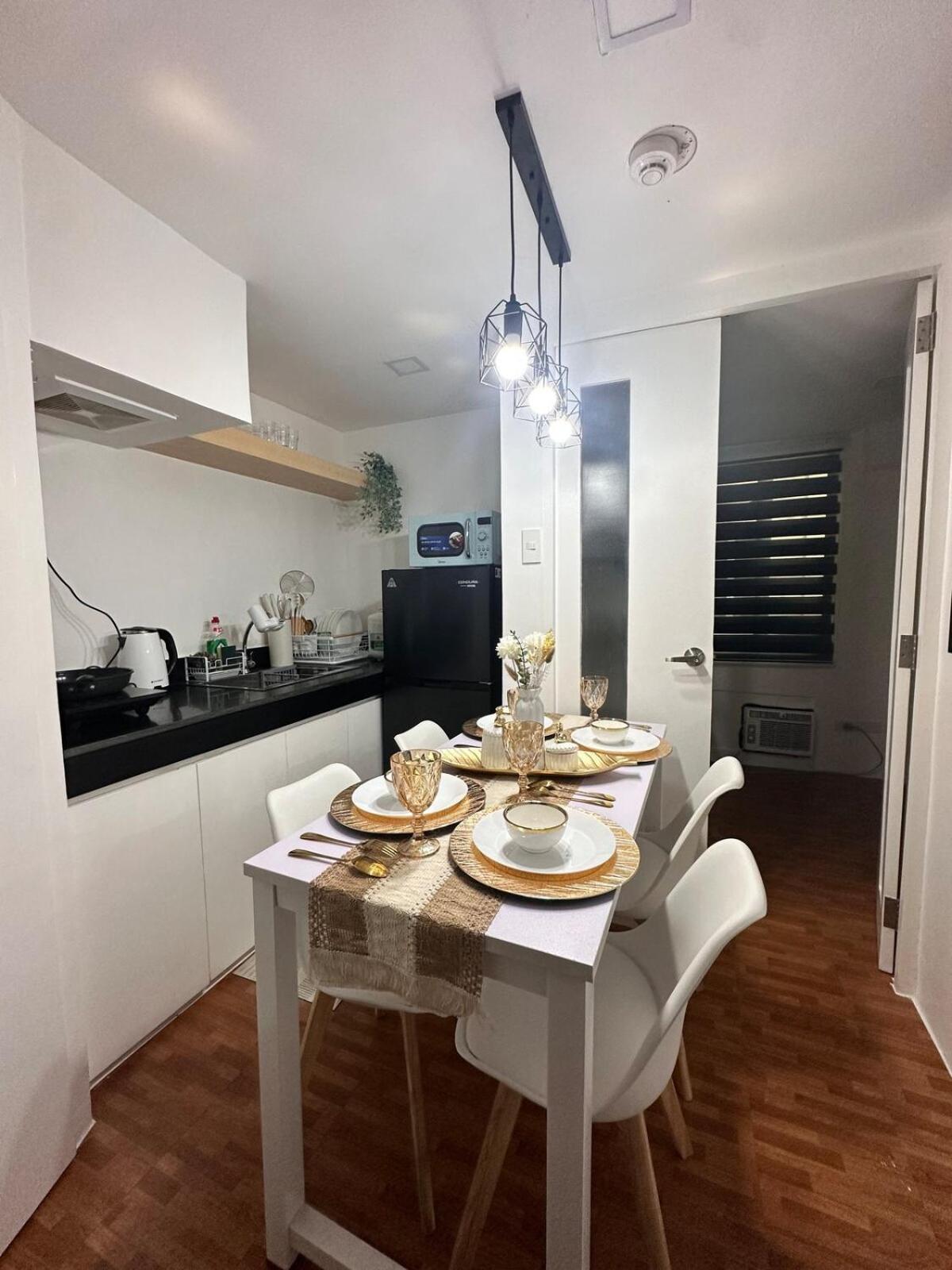 2 Bedroom 2 Bath With Netflix And Karaoke Near Mrt Edsa Apartment *