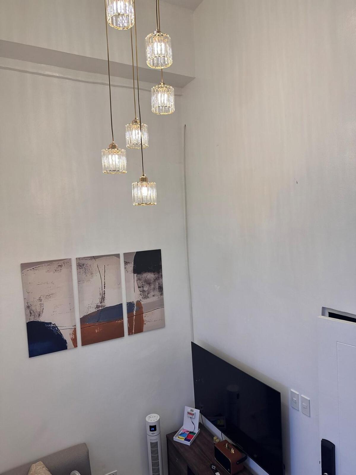 2 Bedroom 2 Bath With Netflix And Karaoke Near Mrt Edsa * Manila