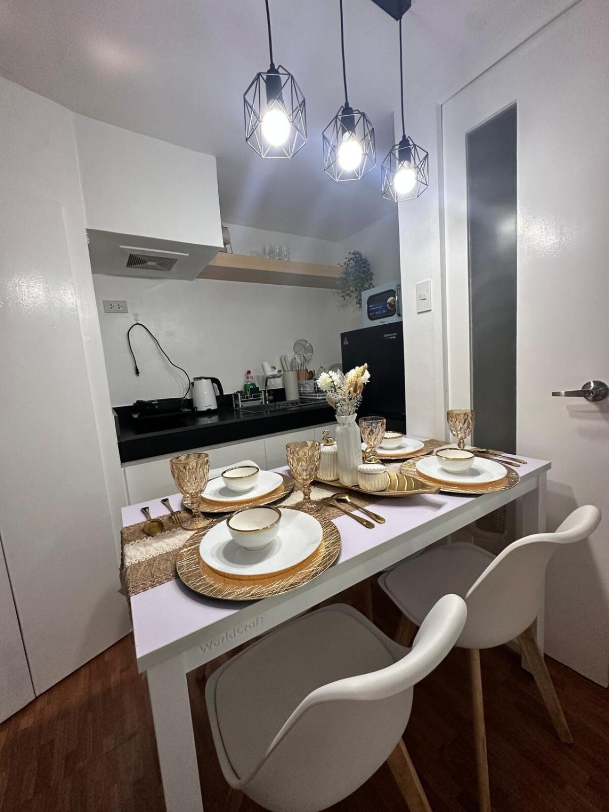 2 Bedroom 2 Bath With Netflix And Karaoke Near Mrt Edsa Apartment *