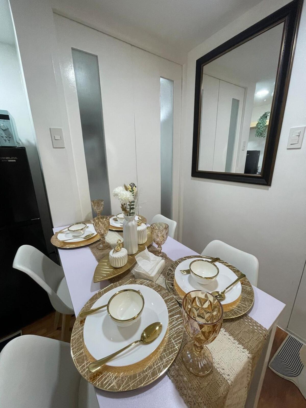 2 Bedroom 2 Bath With Netflix And Karaoke Near Mrt Edsa * Manila