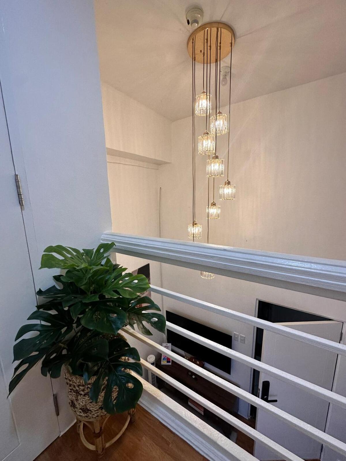 2 Bedroom 2 Bath With Netflix And Karaoke Near Mrt Edsa Apartment