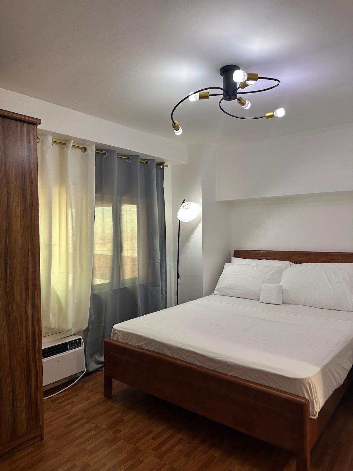 2 Bedroom 2 Bath With Netflix And Karaoke Near Mrt Edsa Apartment Manila