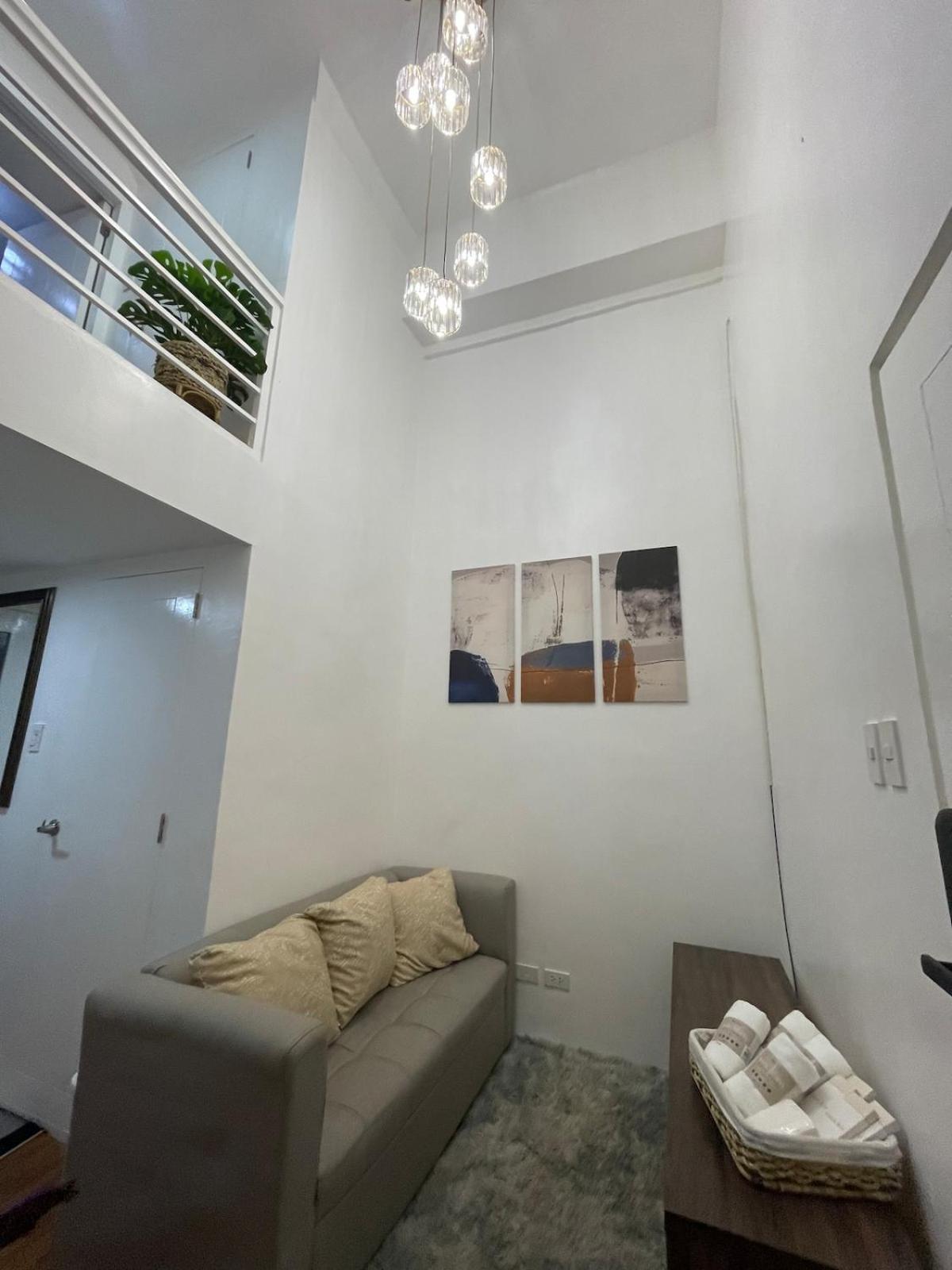 2 Bedroom 2 Bath With Netflix And Karaoke Near Mrt Edsa Apartment Manila