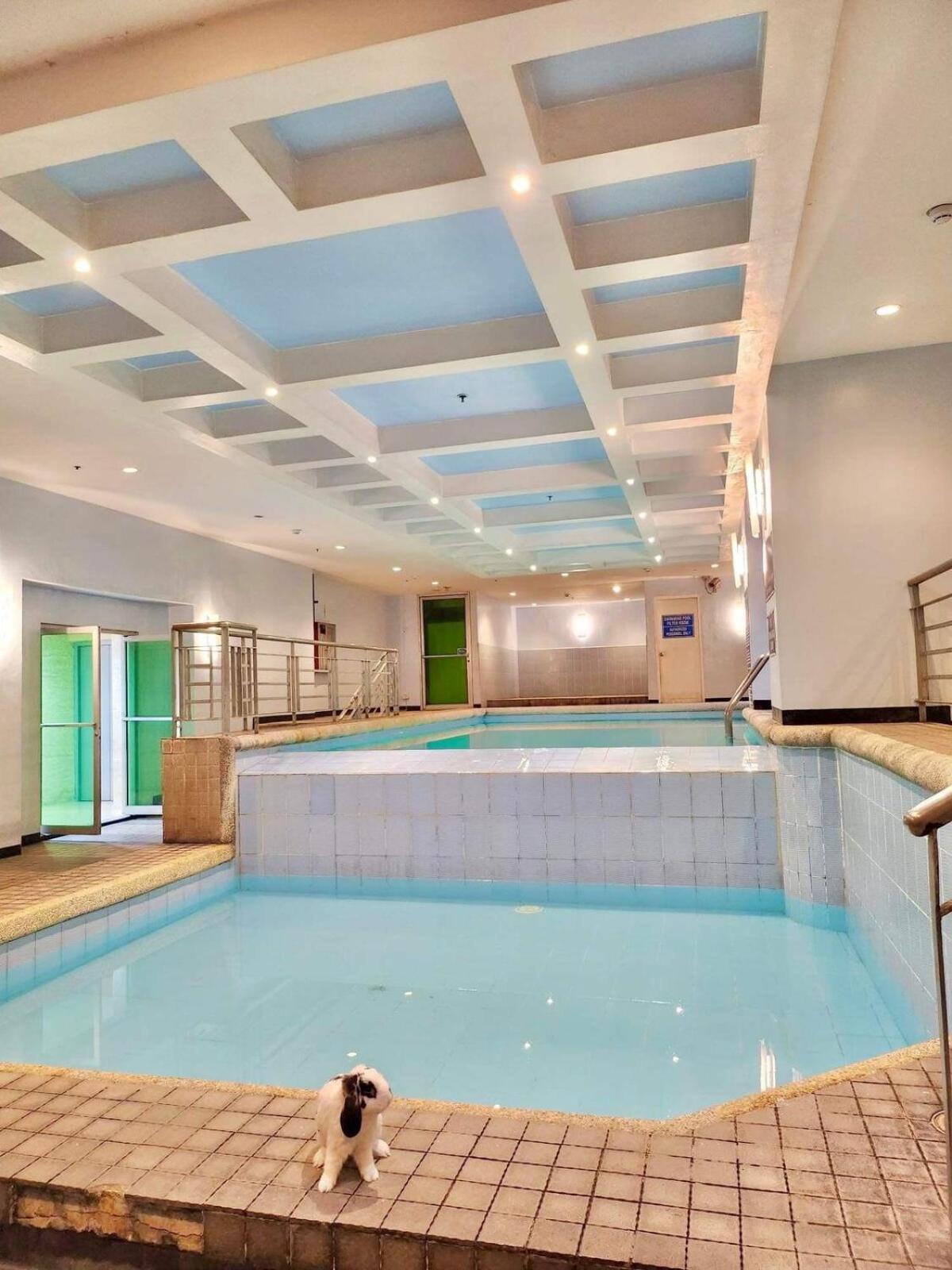 2 Bedroom 2 Bath With Netflix And Karaoke Near Mrt Edsa * Manila