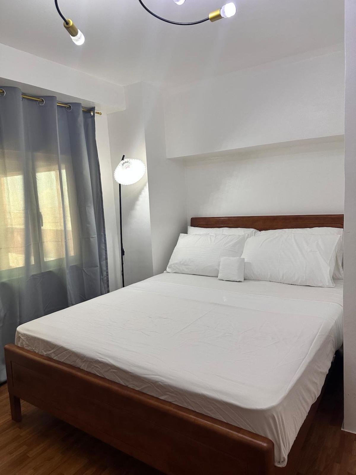 2 Bedroom 2 Bath With Netflix And Karaoke Near Mrt Edsa