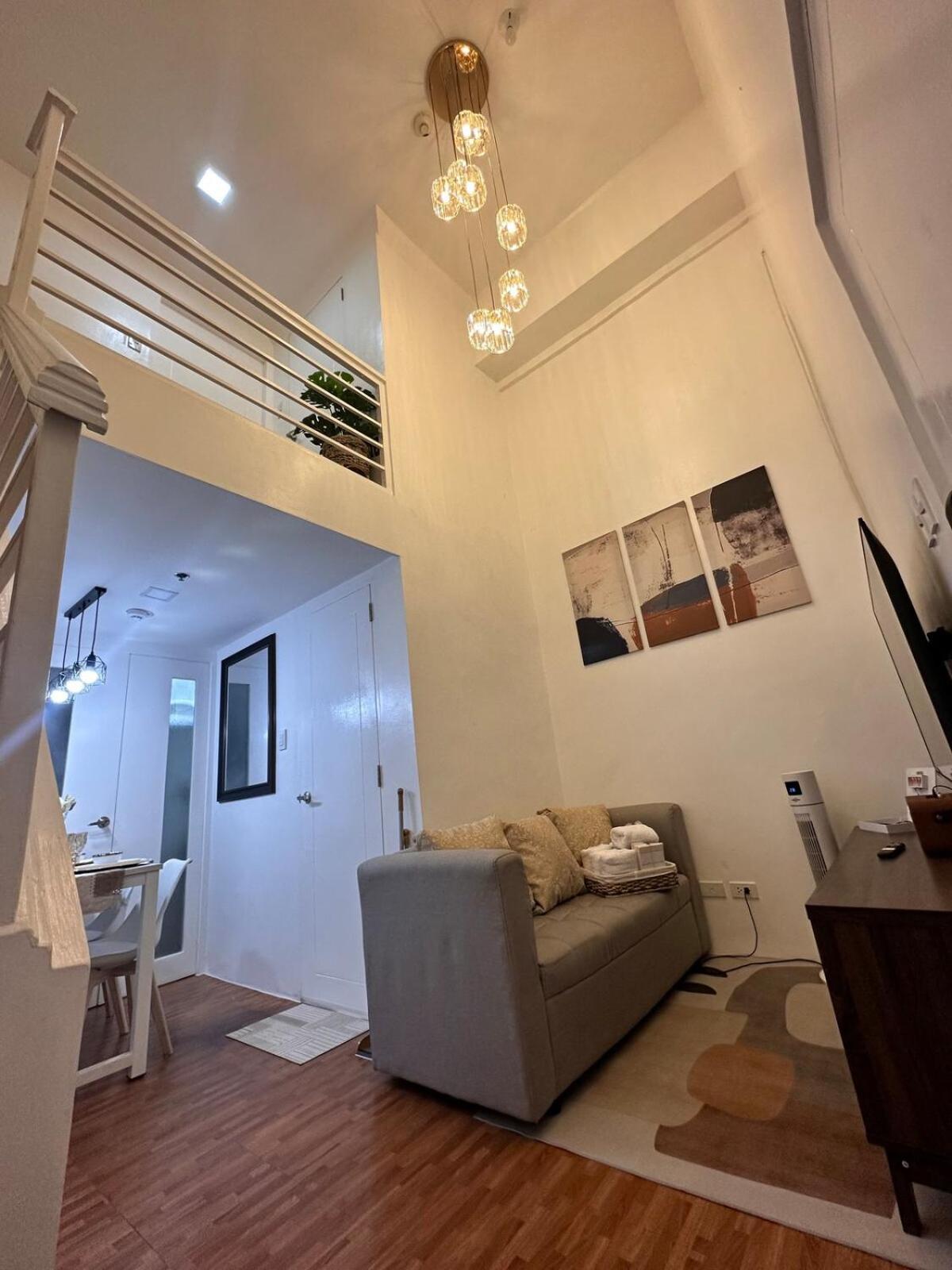 Apartment 2 Bedroom 2 Bath With Netflix And Karaoke Near Mrt Edsa Manila