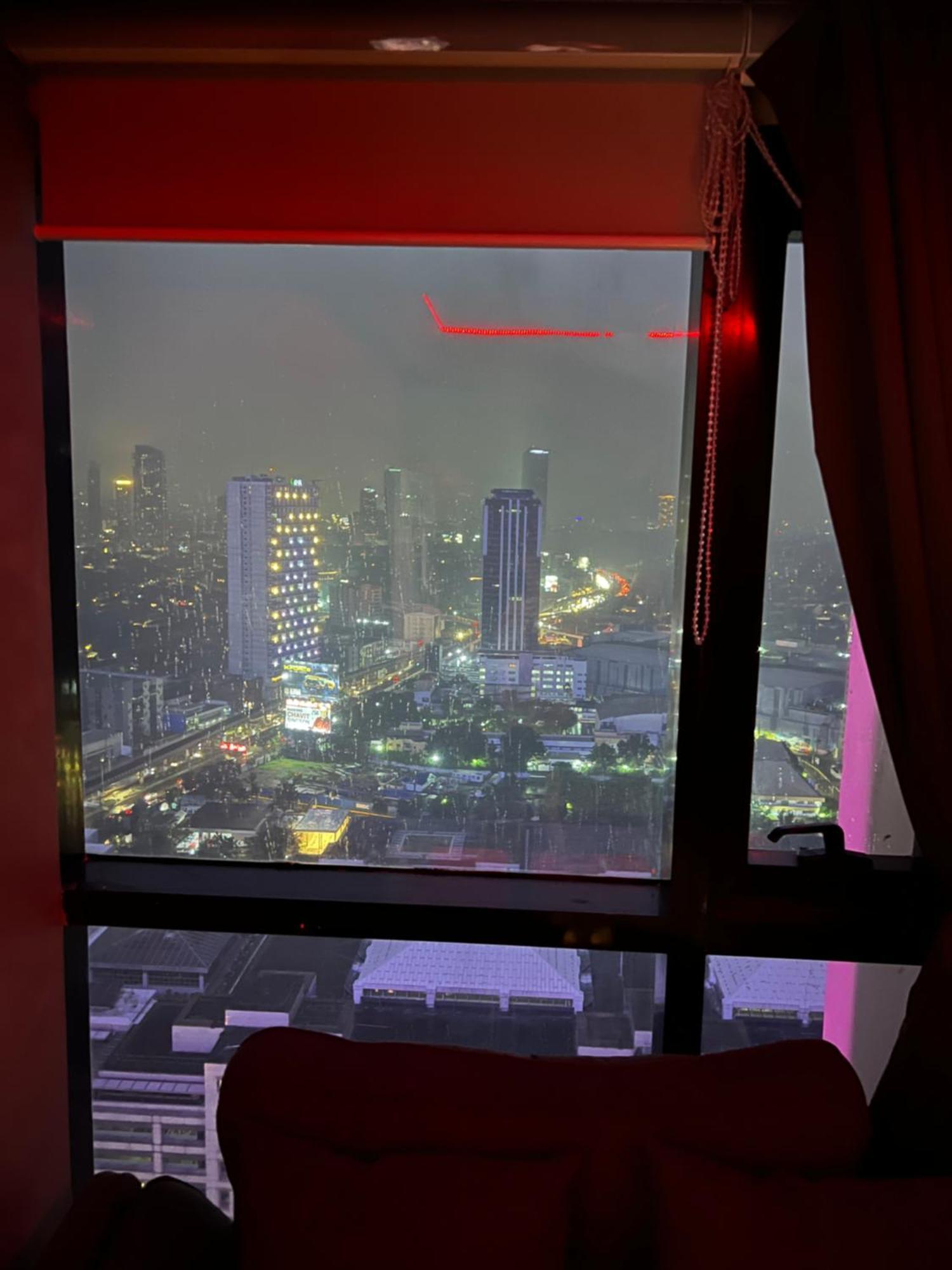 Bsa Twin Towers Pool Netflix Sm Megamall Apartment