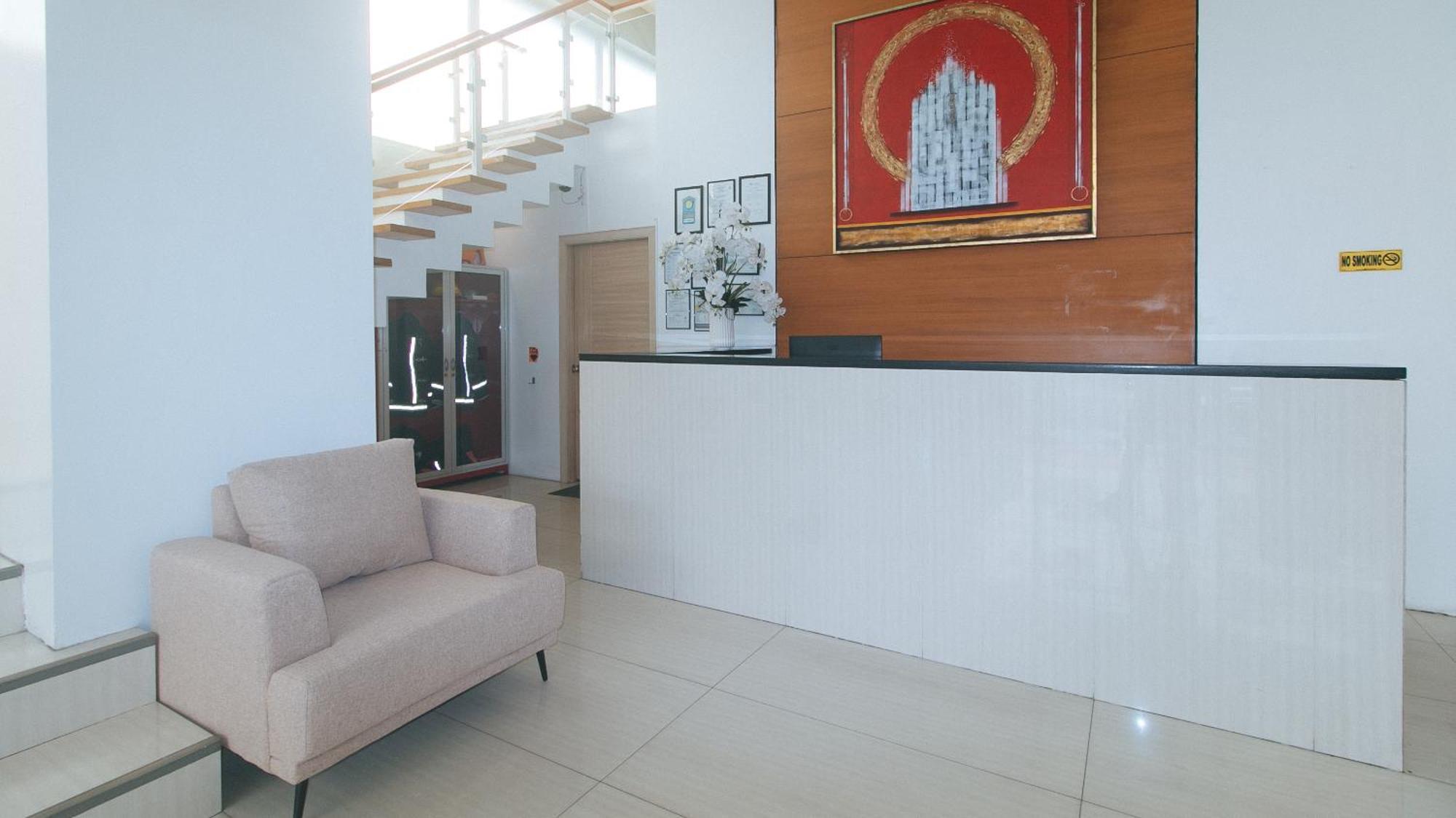 Hotel Reddoorz At Luxelite Makati