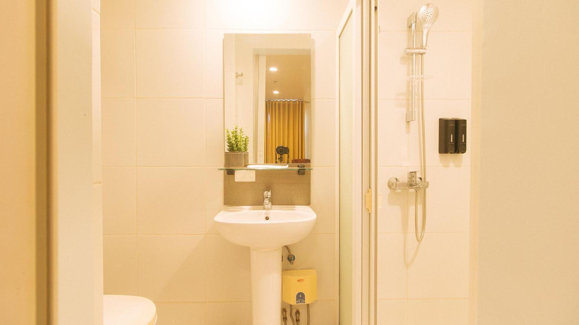 Reddoorz At Luxelite Makati Hotel