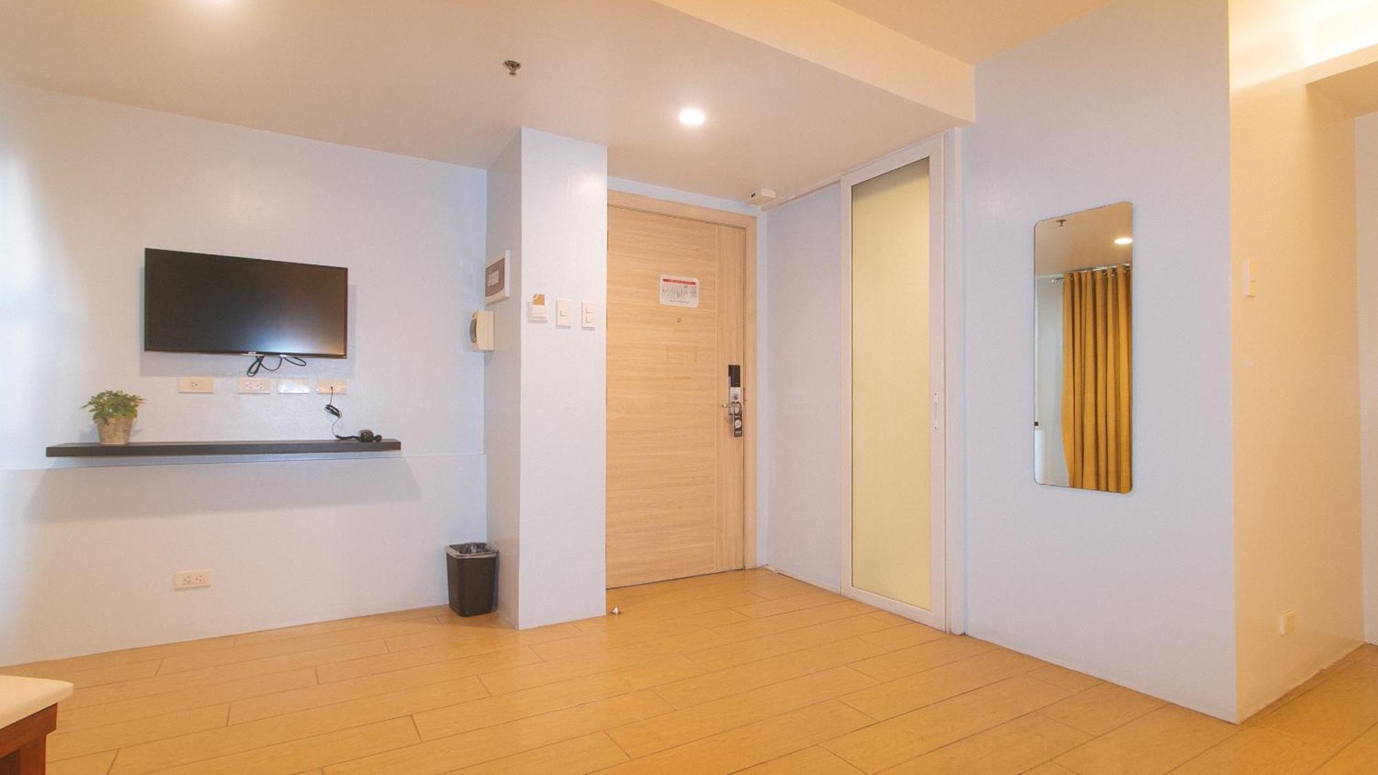 Hotel Reddoorz At Luxelite Makati 2*