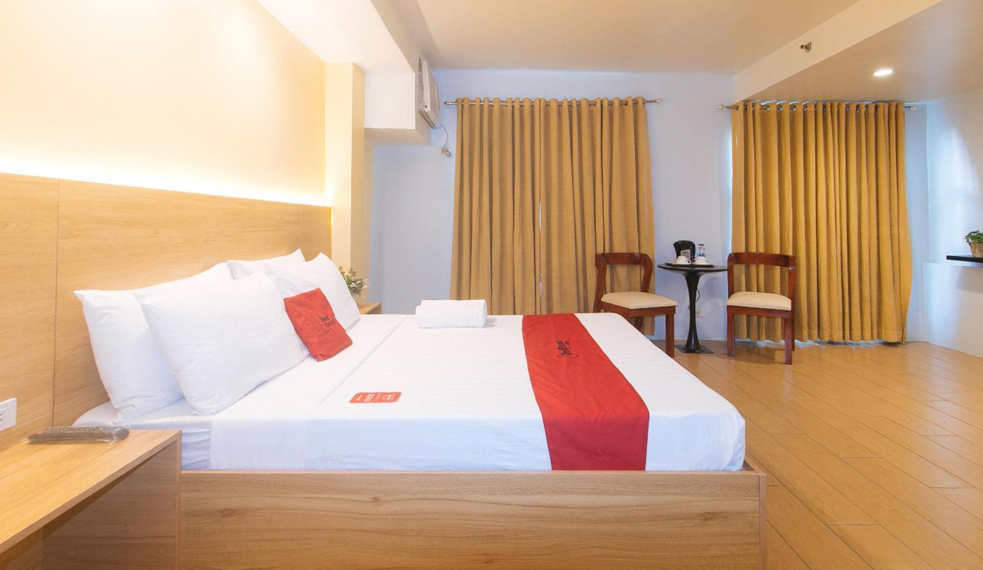 Reddoorz At Luxelite Makati 2*