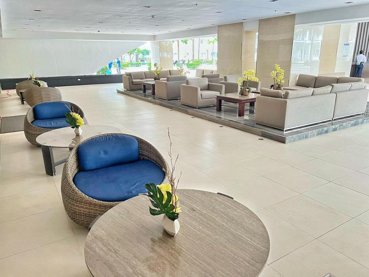 Bay, Seaside Living Near Moa, Unit * Manila