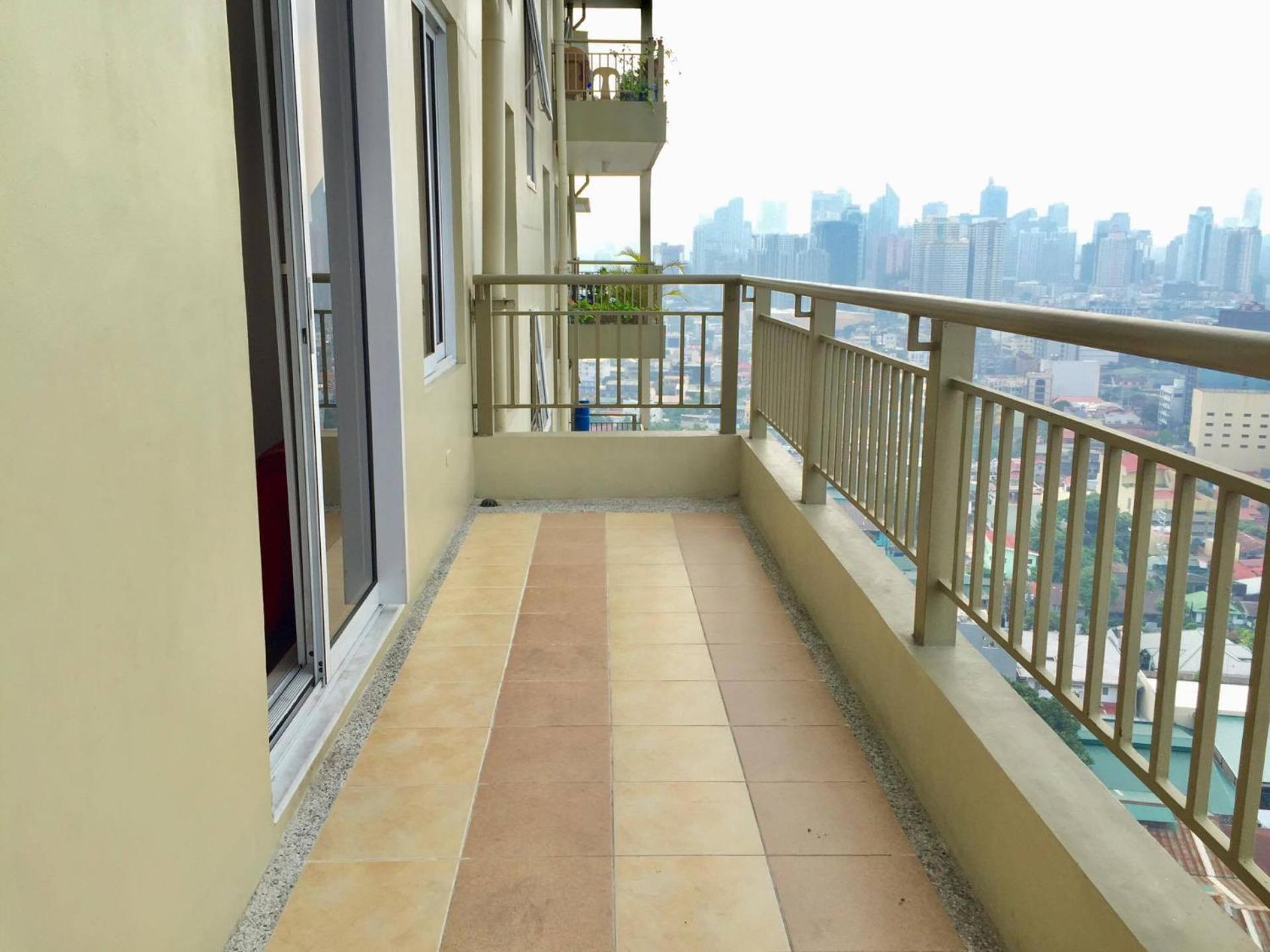 Lasuitez 2510 I Breathtaking 360 Skyline Views Manila