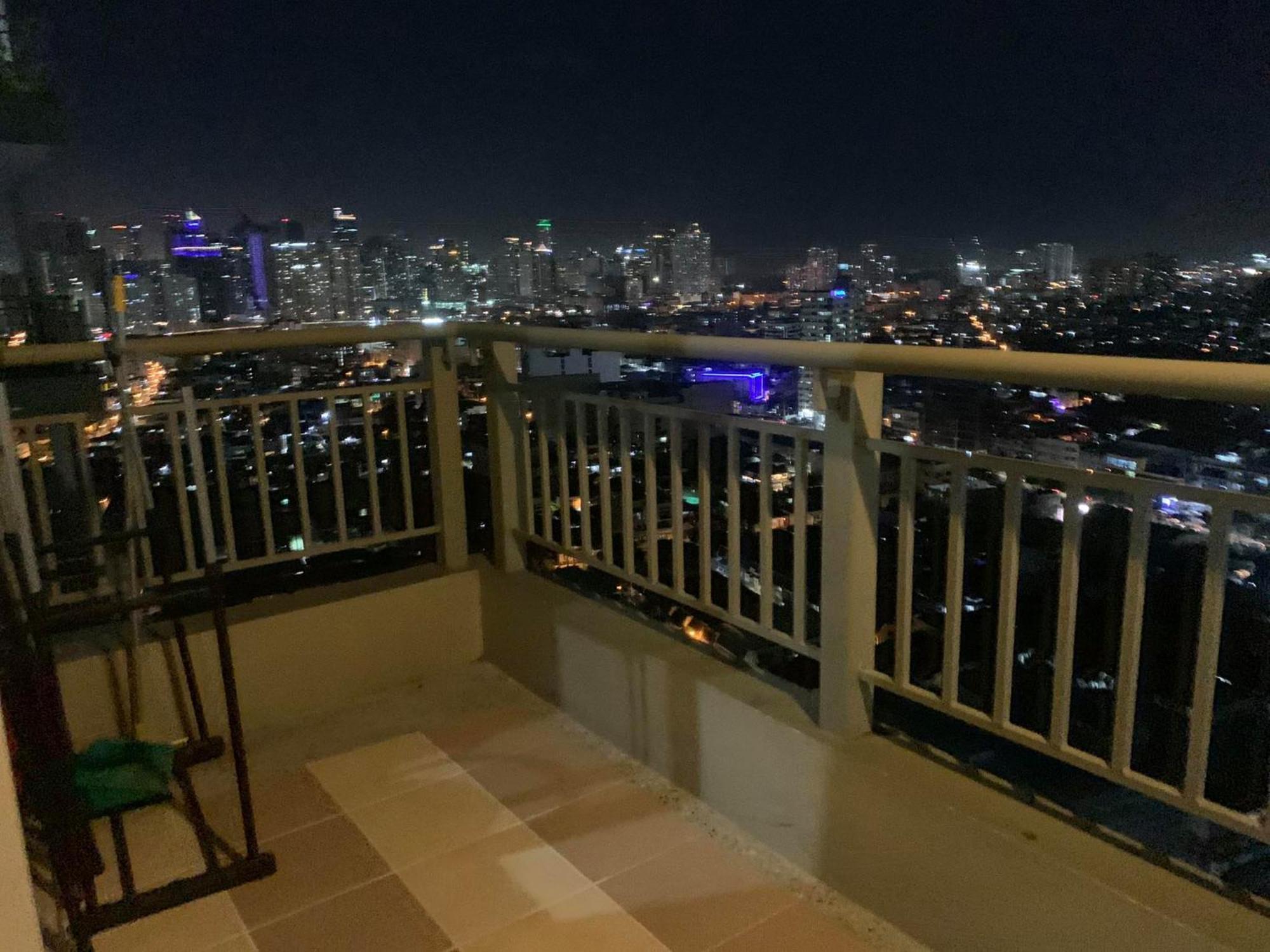 Lasuitez 2510 I Breathtaking 360 Skyline Views Manila