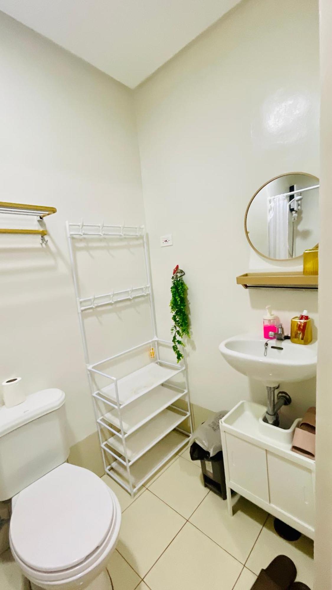 Mille Fleur's Staycation At Trees Residences Apartment Manila
