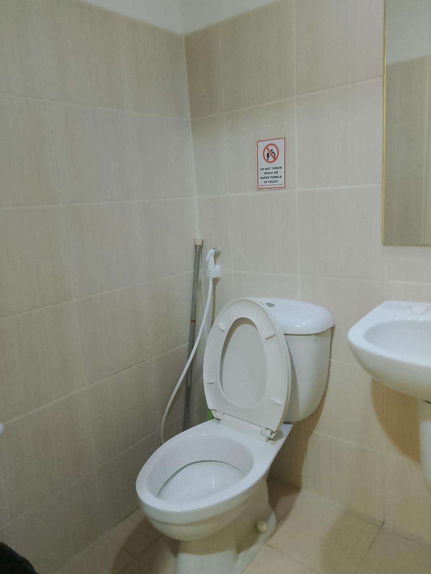 Aparthotel The Embassy Pods Manila