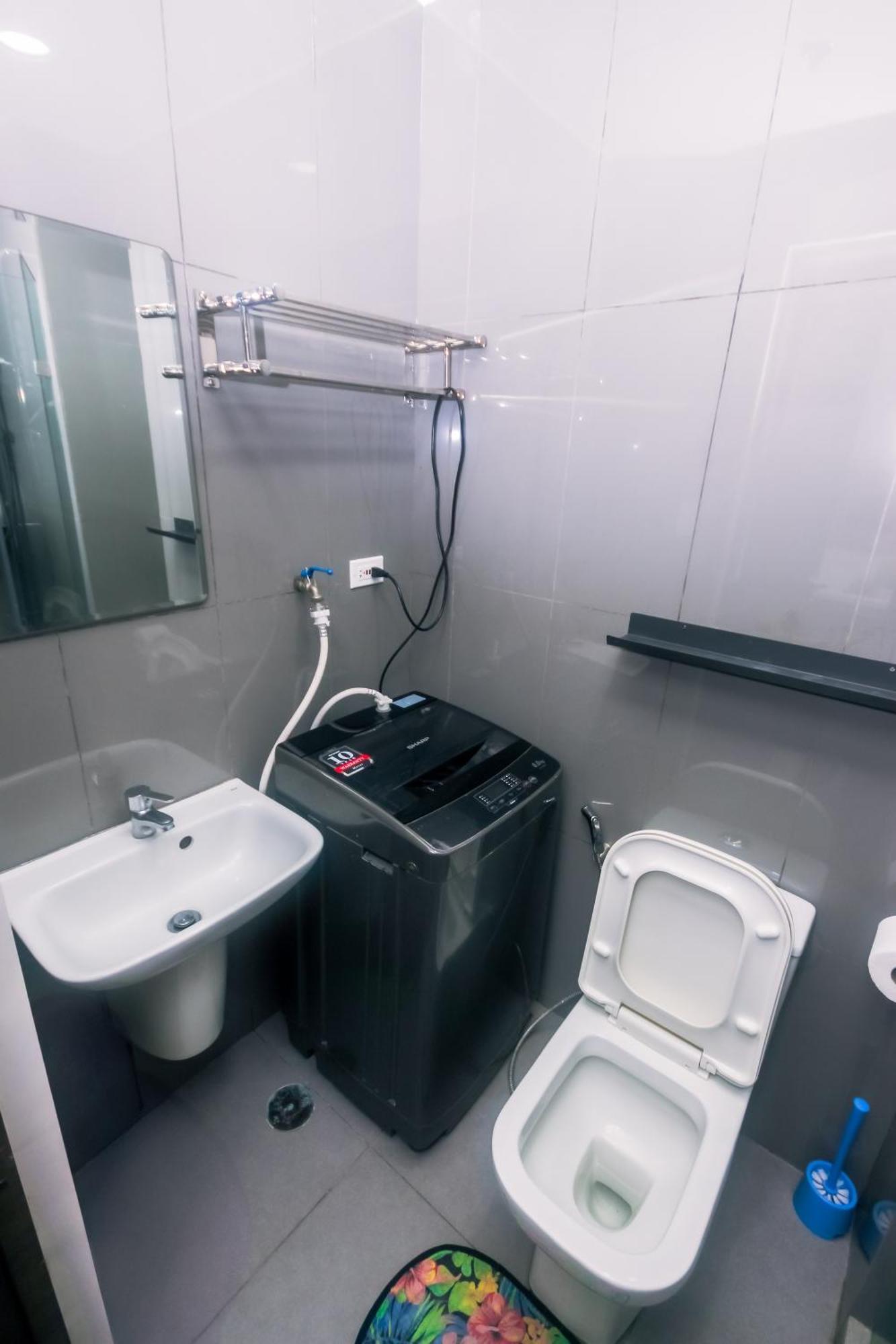 Apartment Cozy Crash Pad A Laughter Friendly Makati 2270 Gym Swim Park 300 Mbps Manila