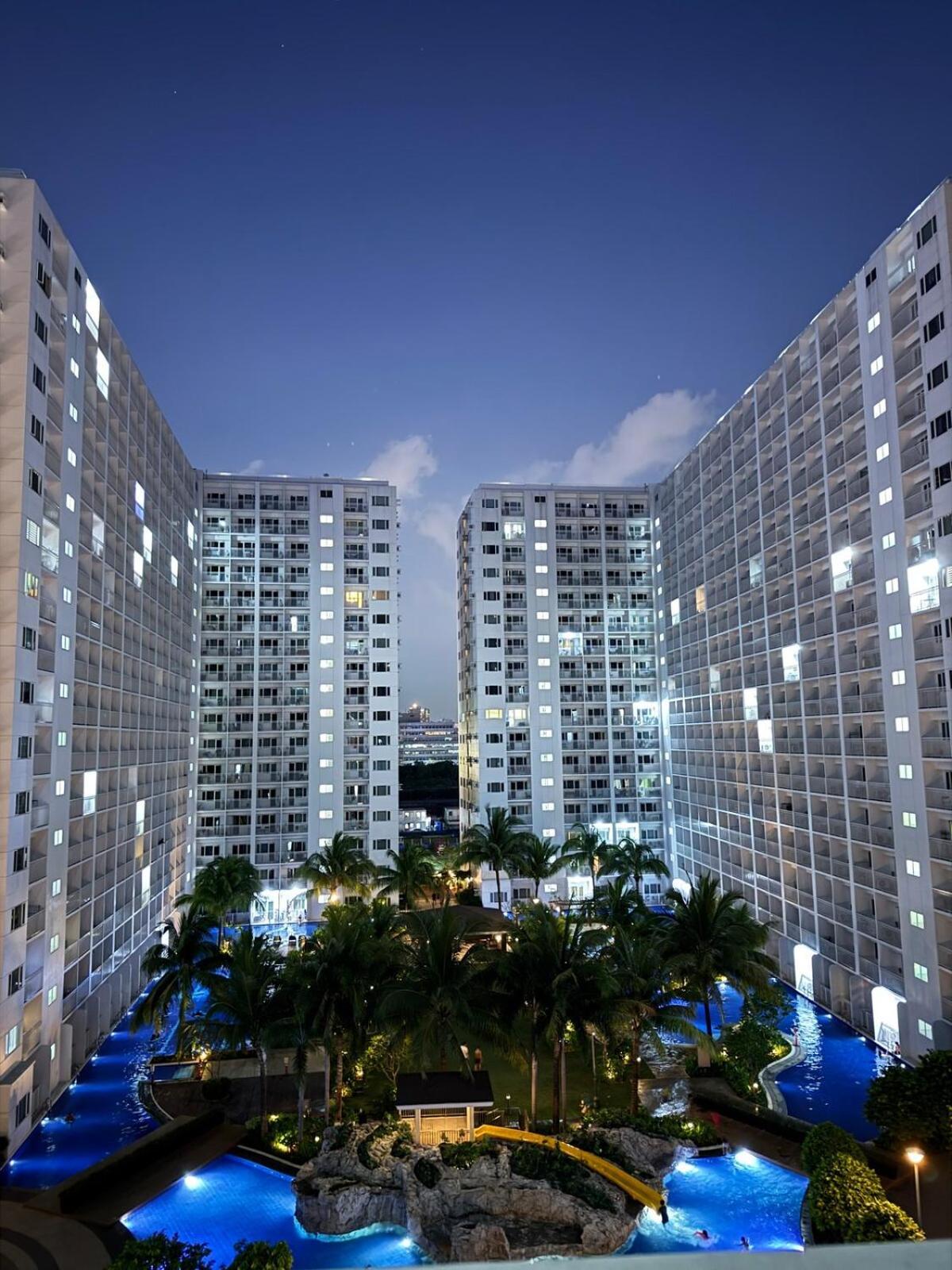 Apartment Cozy 1br Unit Near Moa With Netflix Manila