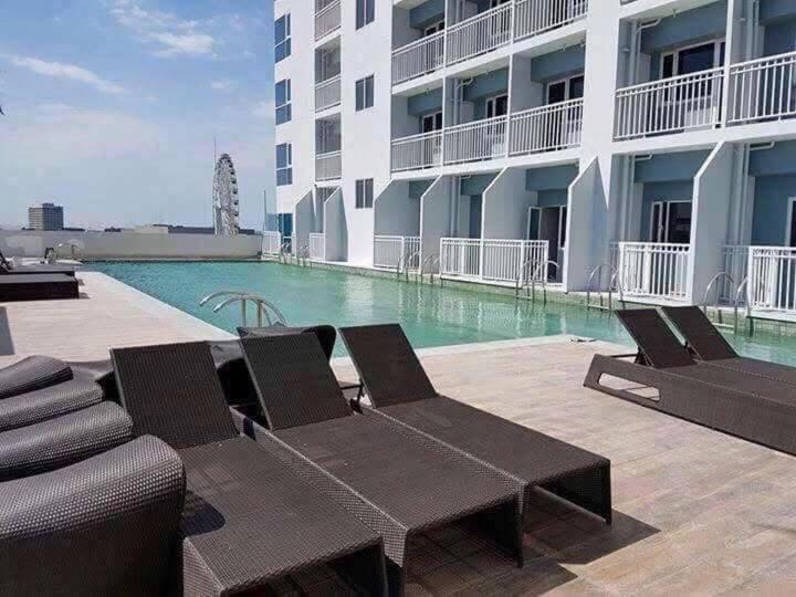 Juvrey 1 Bedroom Unit With Balcony Manila