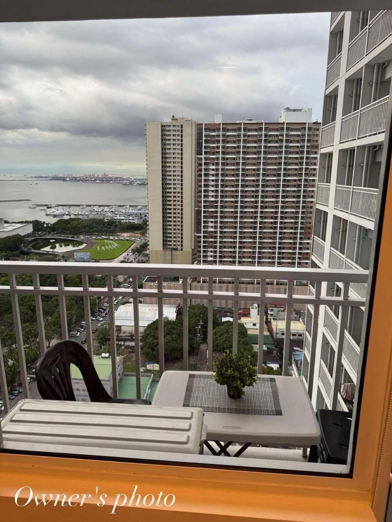 Juvrey 1 Bedroom Unit With Balcony Aparthotel Manila