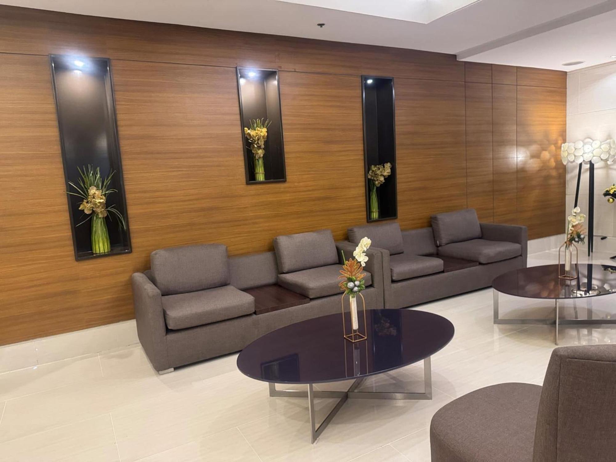 Juvrey 1 Bedroom Unit With Balcony *