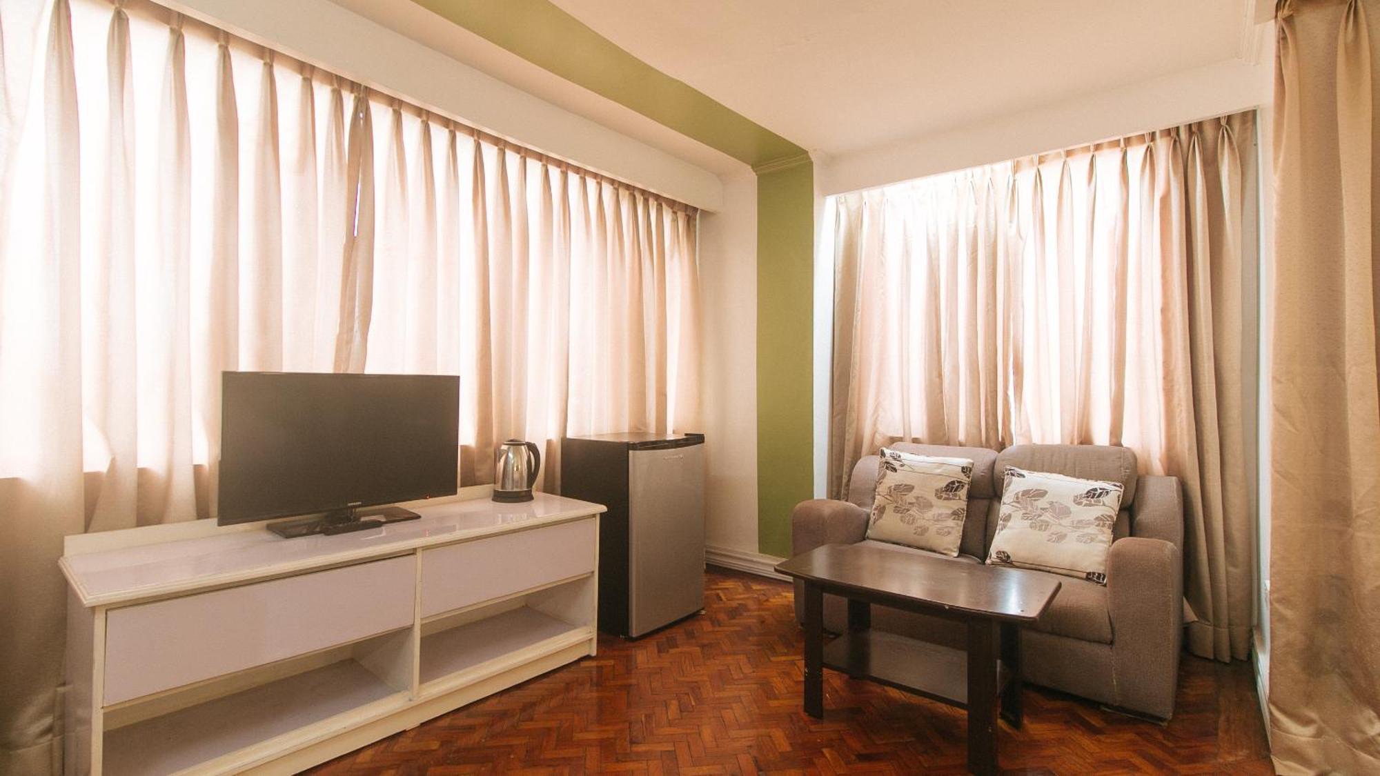 Comfy Kalaw By Reddoorz Manila