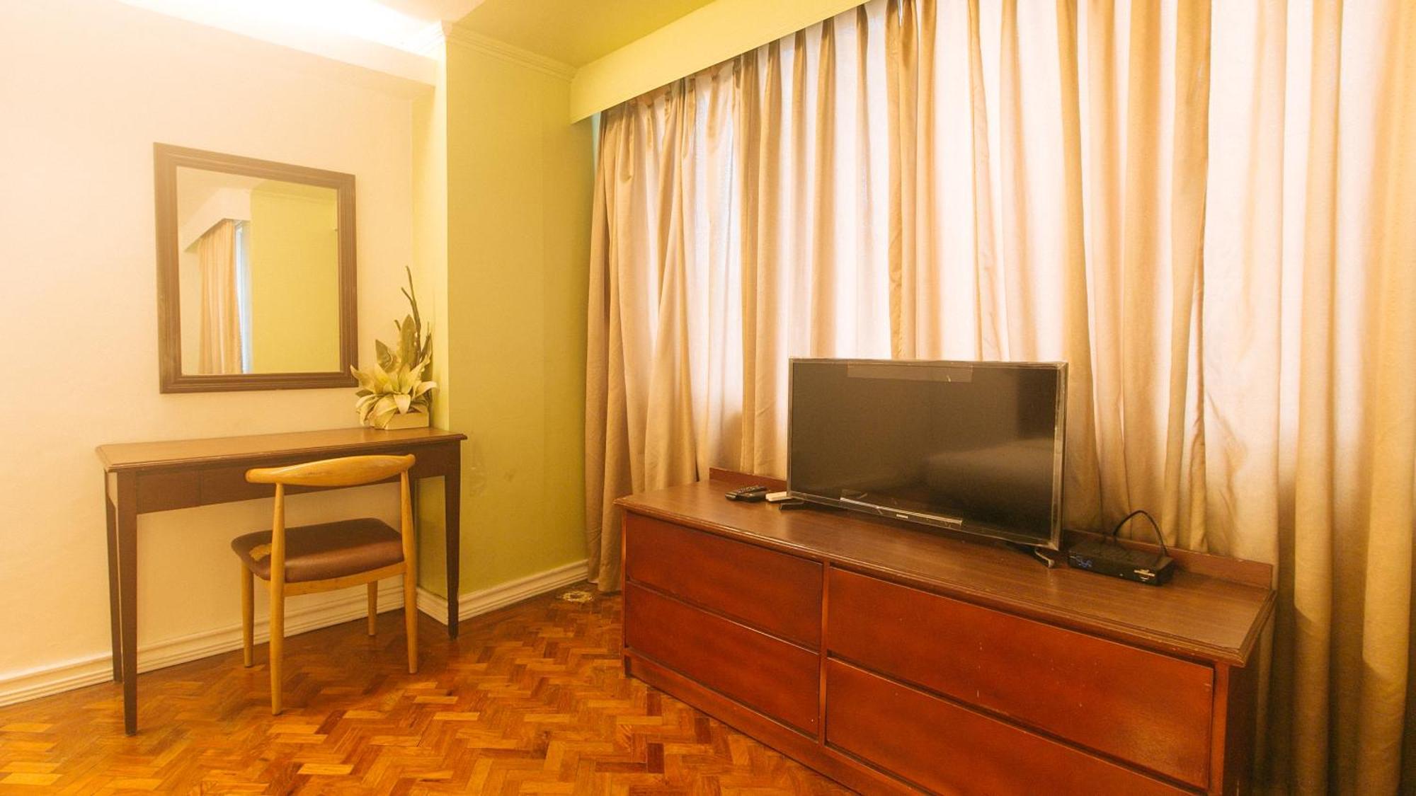Comfy Kalaw By Reddoorz * Manila
