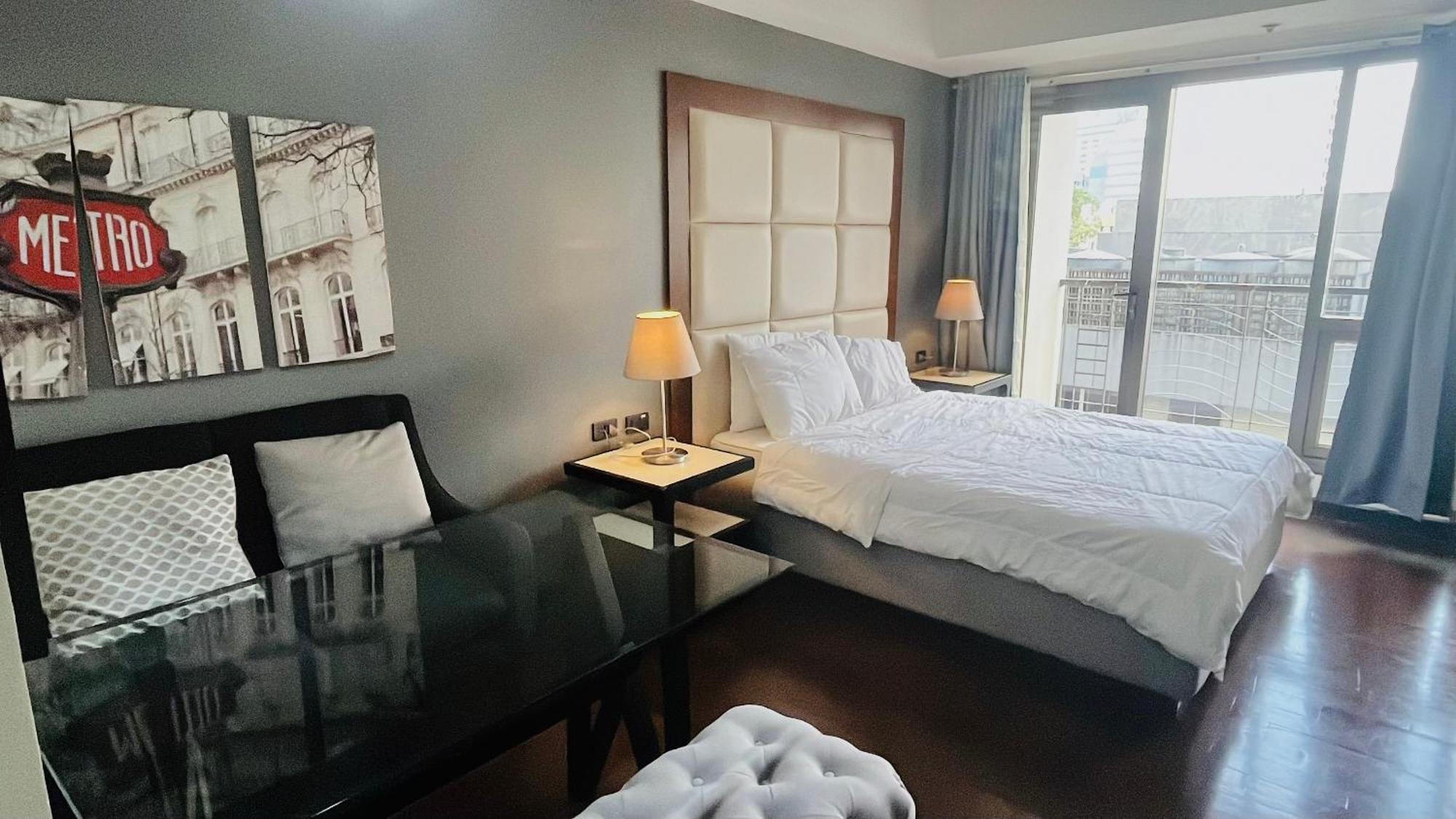 Mosaic Tower Apartment *