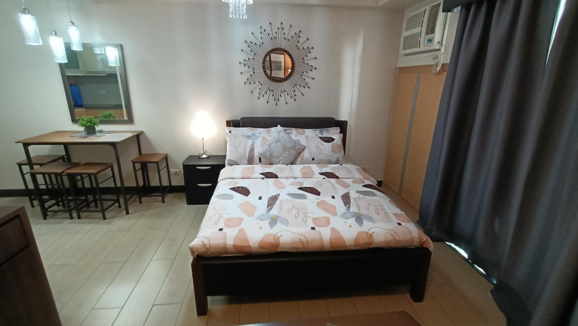 Hilanders Condotel Across Terminal 3 Manila