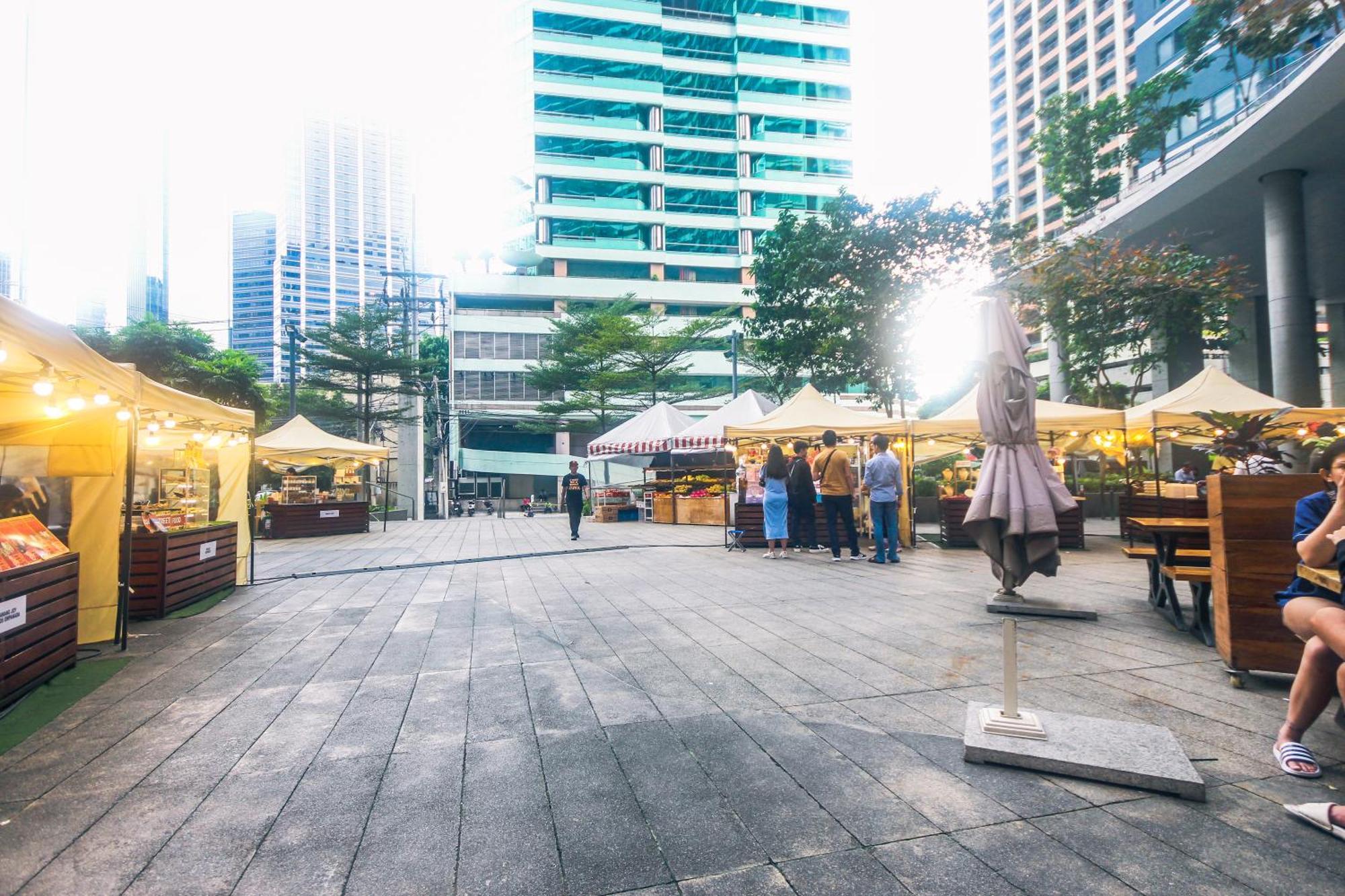 Artistry In Bloom Penthouse Retreat In Air Makati Blazing Fast 300 Mbps Air Apartment Manila