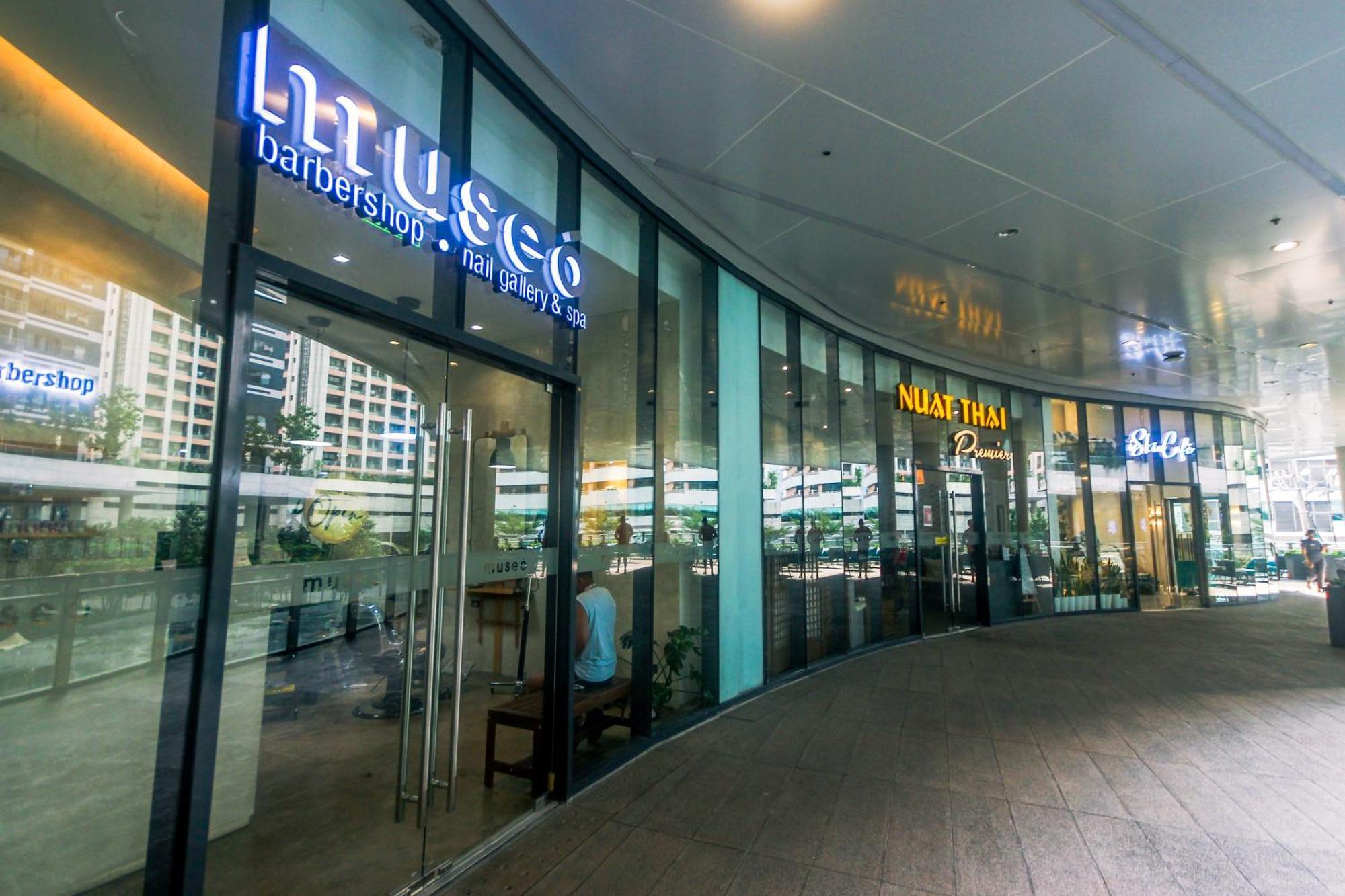 Artistry In Bloom Penthouse Retreat In Air Makati Blazing Fast 300 Mbps Air